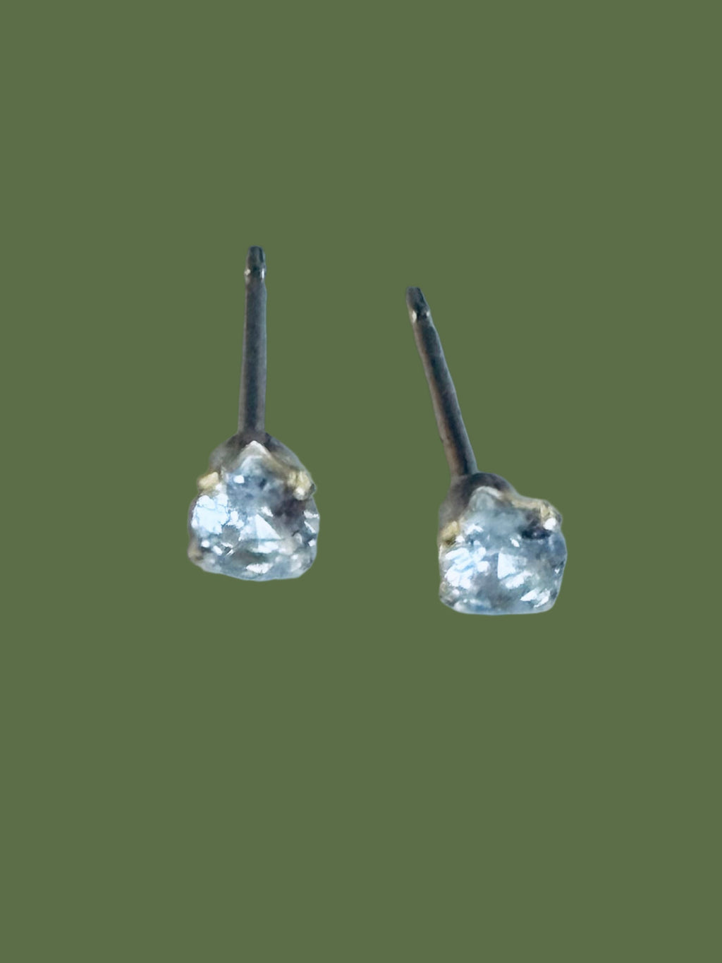 Tiny sparkly studs (in stock)