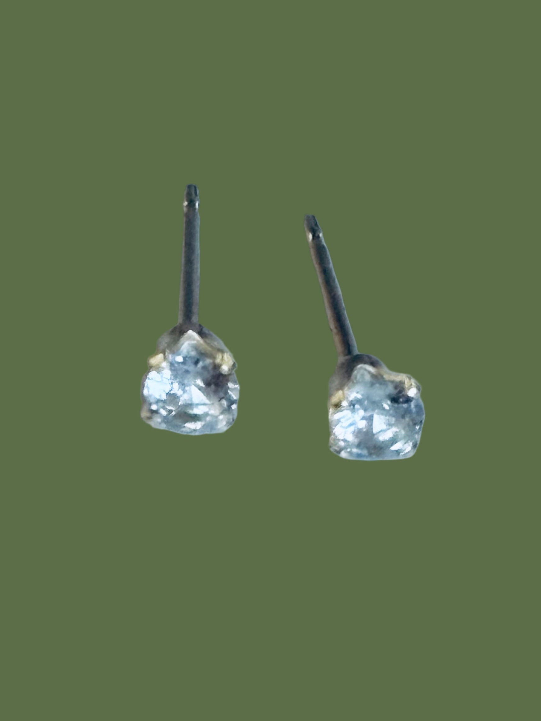 Tiny sparkly studs (in stock)