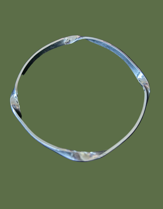 4-twist bangle (65cm bangle in stock)